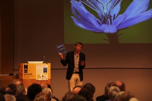 Rolf Roos toont eerste ex Niet zonder elkaar - bloemen en insecten foto naturalis